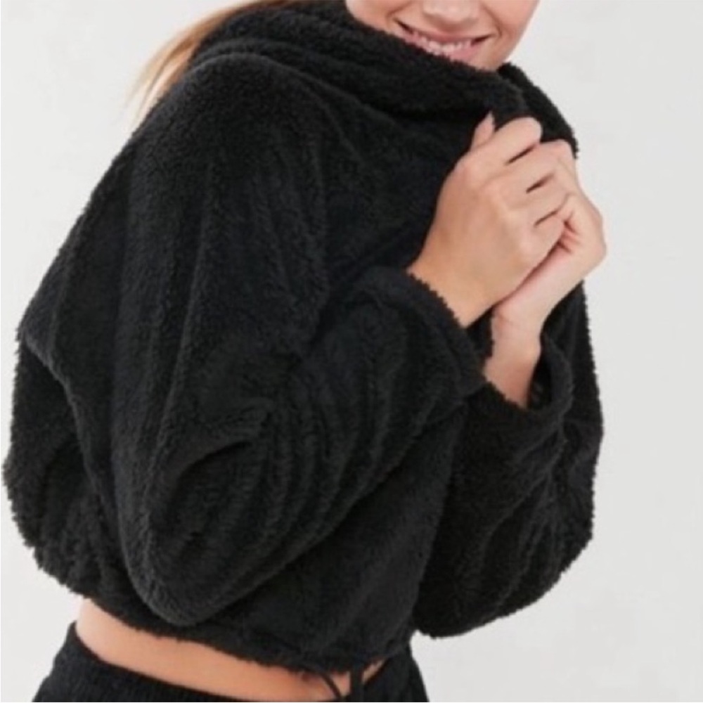 BB Urban Outfitters Tilly Cozy‎ Faux Fur Black Hoodie Sweatshirt Small